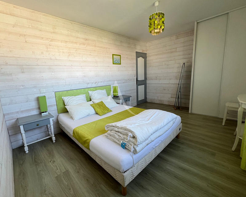 Maison - 204 m² - 9 pièces