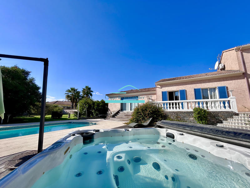 Villa - 280 m² - 9 pièces