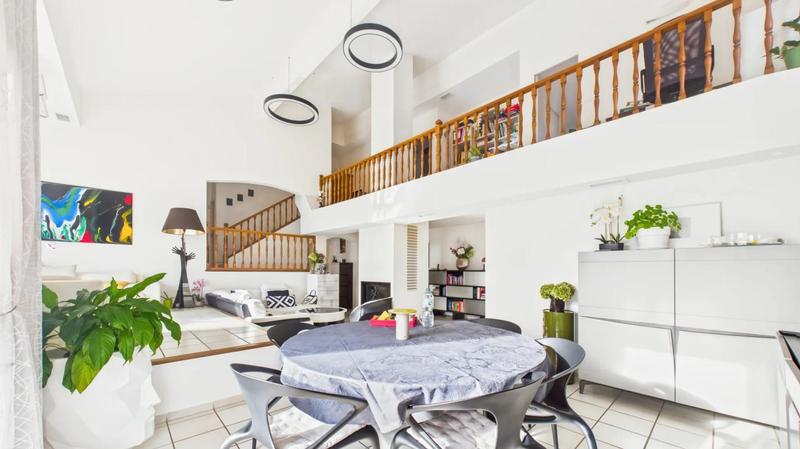 Maison - 185 m² - 6 pièces