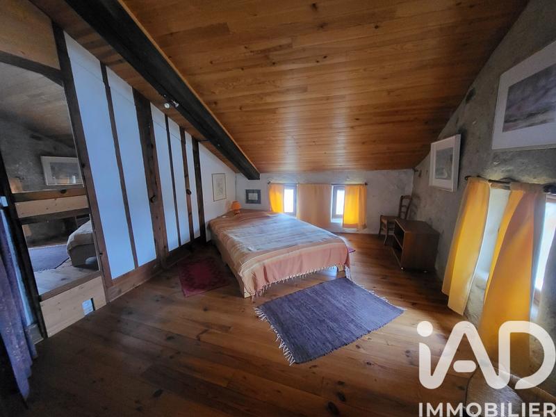 Maison - 227 m² - 7 pièces