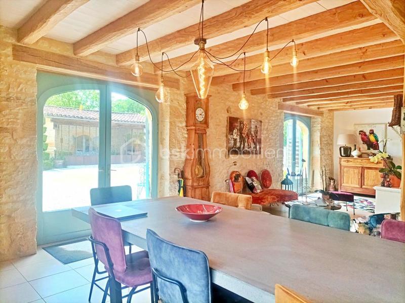 Propriété - 361 m² - 11 pièces