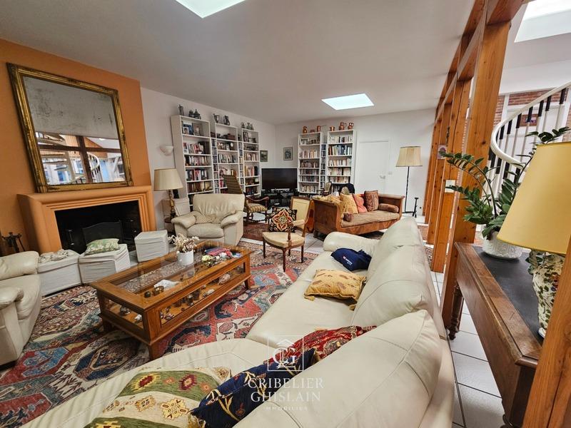 Maison - 248 m² - 9 pièces