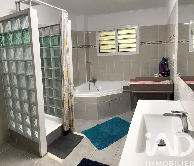 Maison - 214 m² - 8 pièces