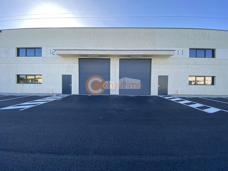 Local d'activité / Entrepôt - 225 m²