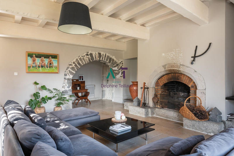 Maison - 465 m² - 9 pièces