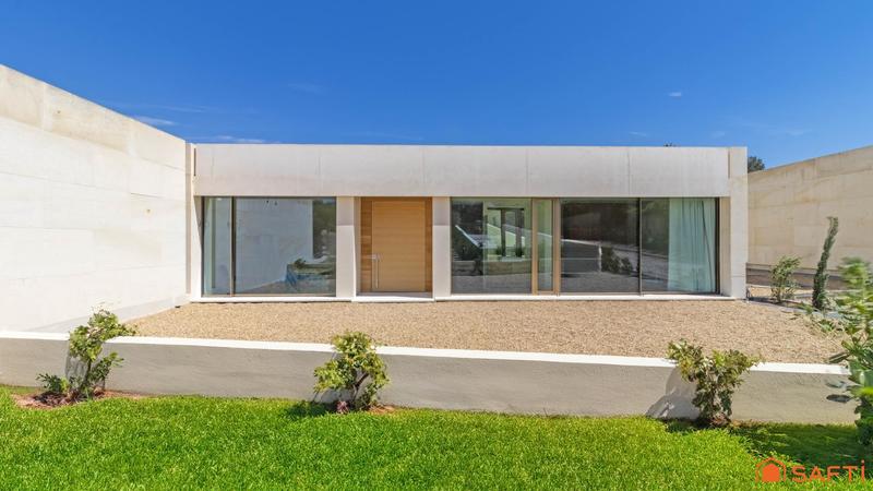 Maison - 250 m² - 5 pièces