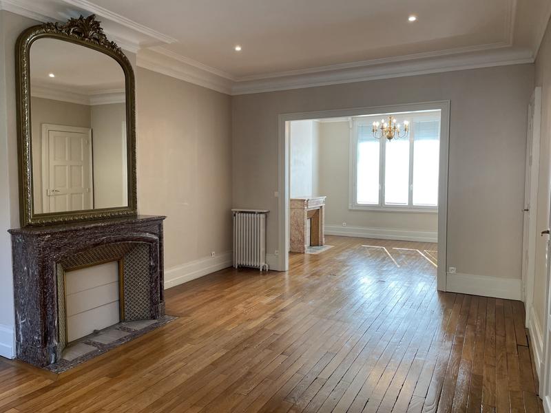 Maison - 212 m² - 6 pièces