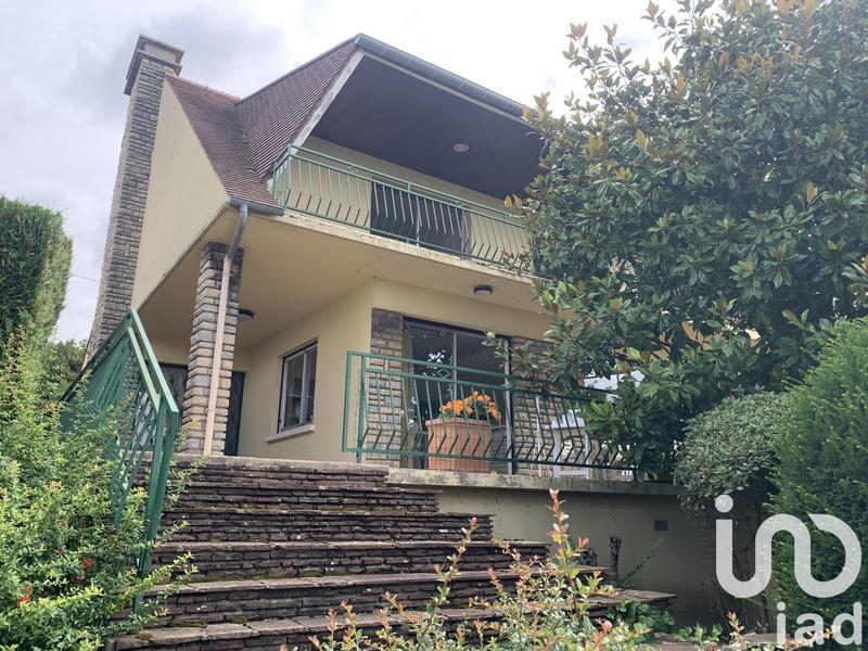 Maison - 215 m² - 10 pièces