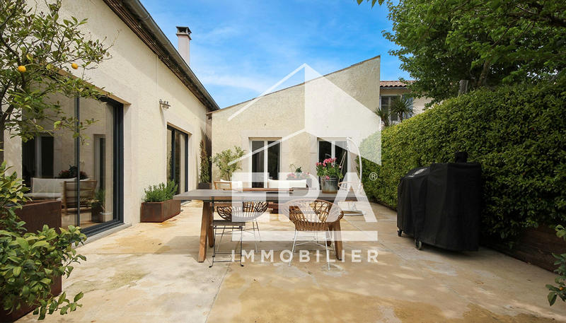 Maison - 240 m² - 9 pièces