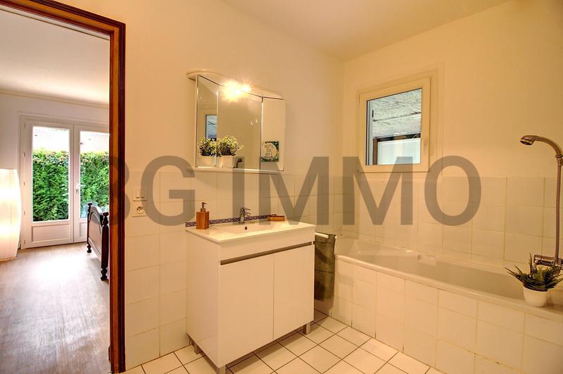 Maison - 227 m² - 8 pièces