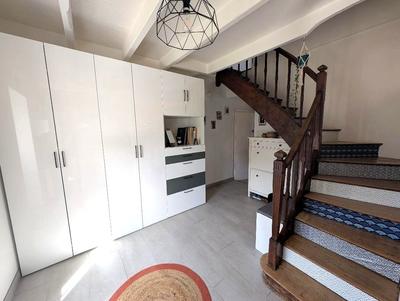 Maison traditionnelle - 179 m² - 8 pièces