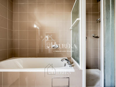 Maison - 220 m² - 8 pièces