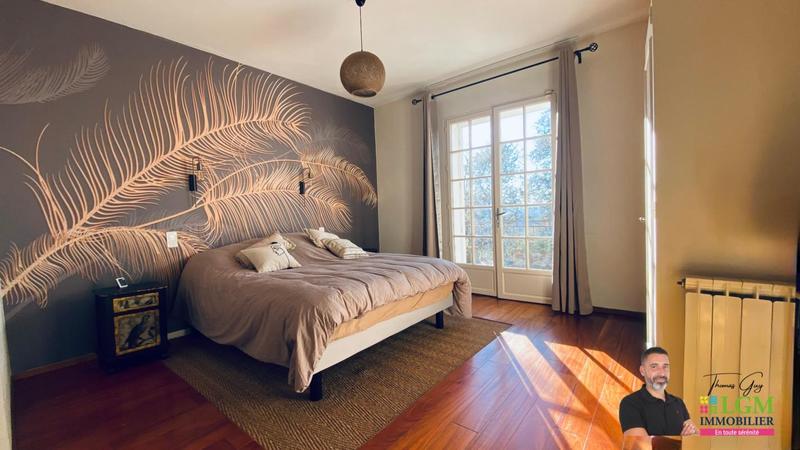 Maison - 255 m² - 6 pièces