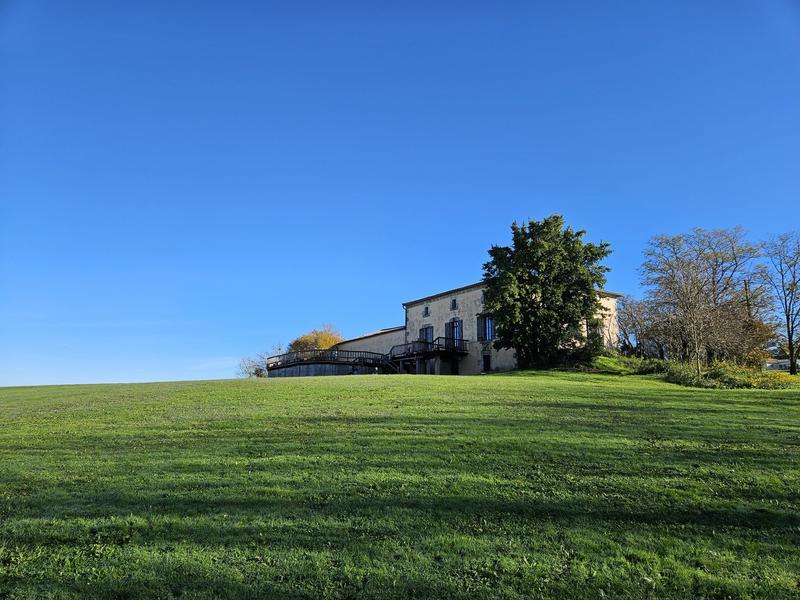 Maison traditionnelle - 290 m² - 7 pièces