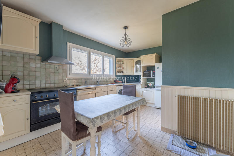 Maison - 220 m² - 7 pièces