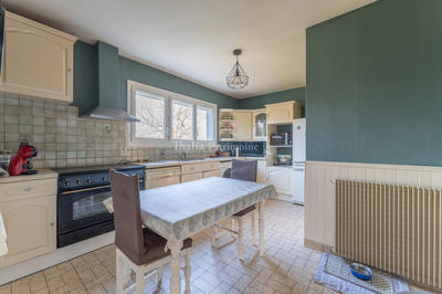 Maison - 220 m² - 7 pièces