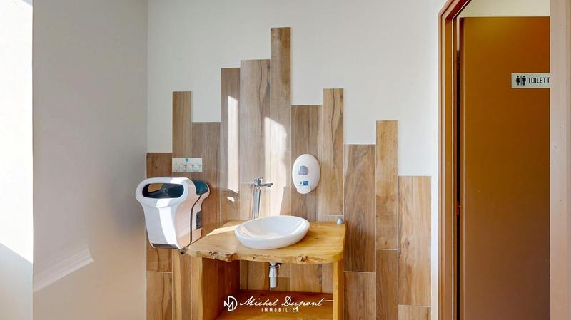 Maison - 250 m² - 8 pièces