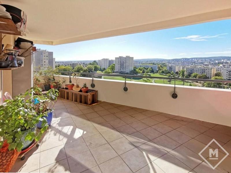 Appartement - 93 m² - 4 pièces