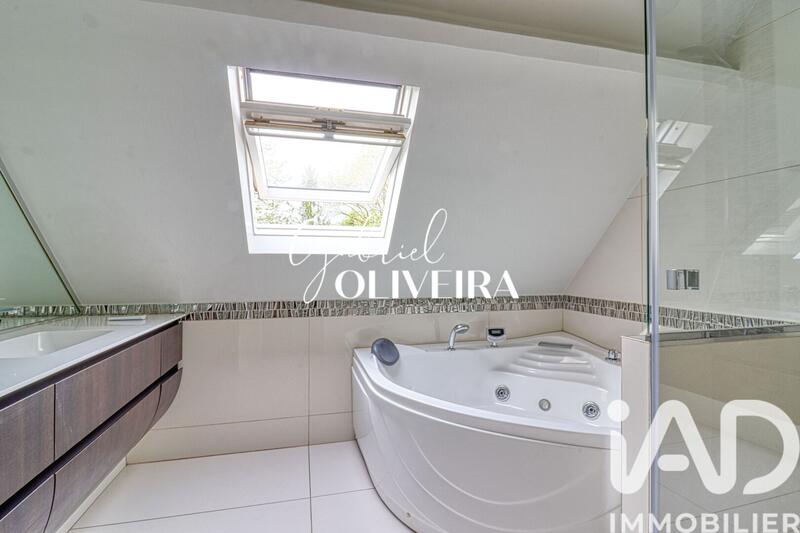 Maison - 229 m² - 7 pièces