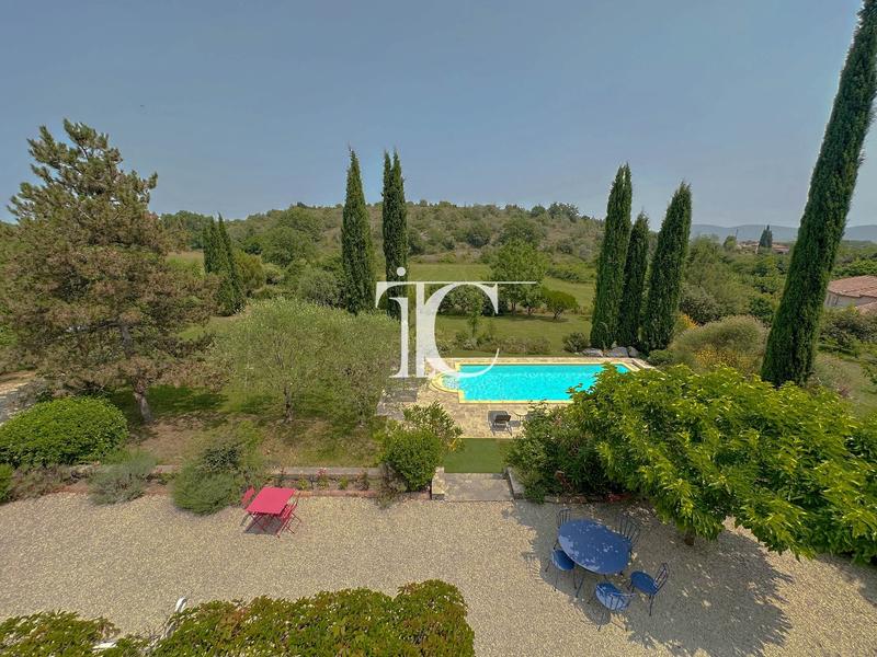 Propriété - 175 m² - 8 pièces