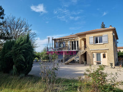 Maison - 210 m² - 8 pièces