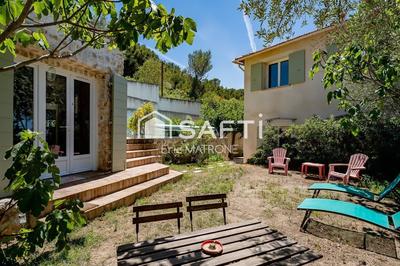 Maison - 250 m² - 9 pièces