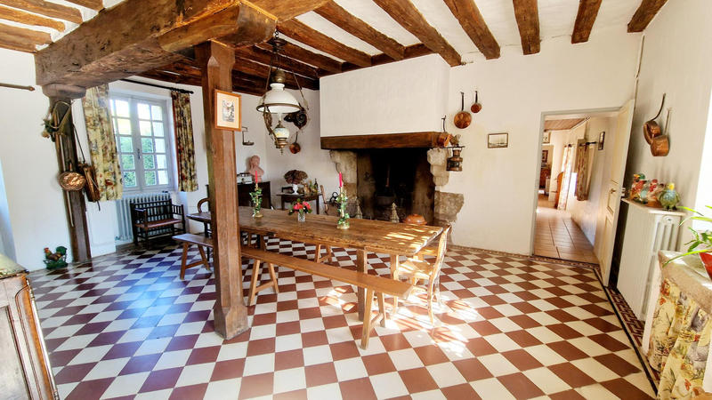 Propriété - 270 m² - 11 pièces