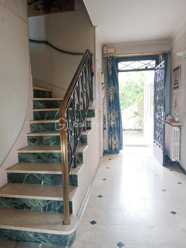 Maison traditionnelle - 177 m² - 8 pièces