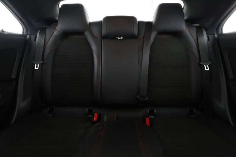 Mercedes Cla 200 d Launch Edition 7g-Dct 136 ch