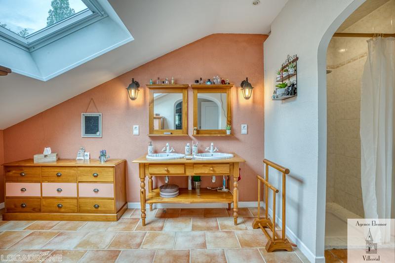 Maison traditionnelle - 315 m² - 10 pièces