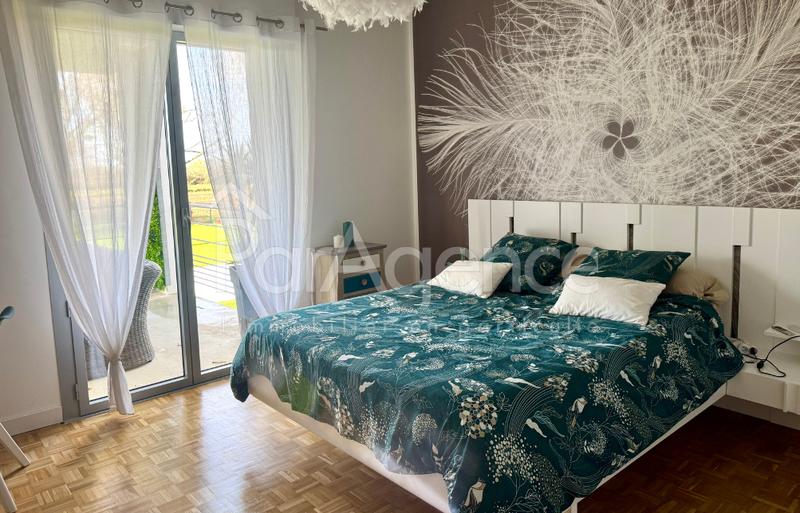 Maison - 290 m² - 9 pièces