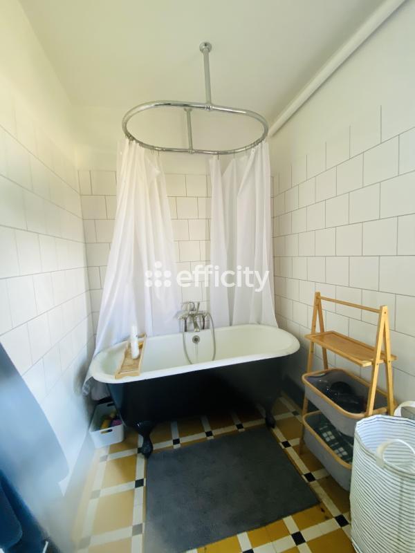 Maison - 246 m² - 10 pièces