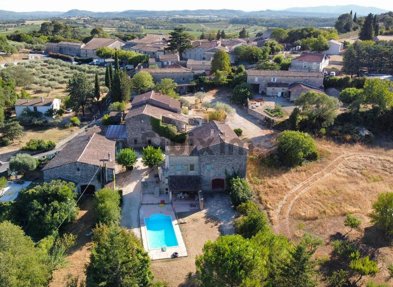 Mas - 423 m² - 12 pièces