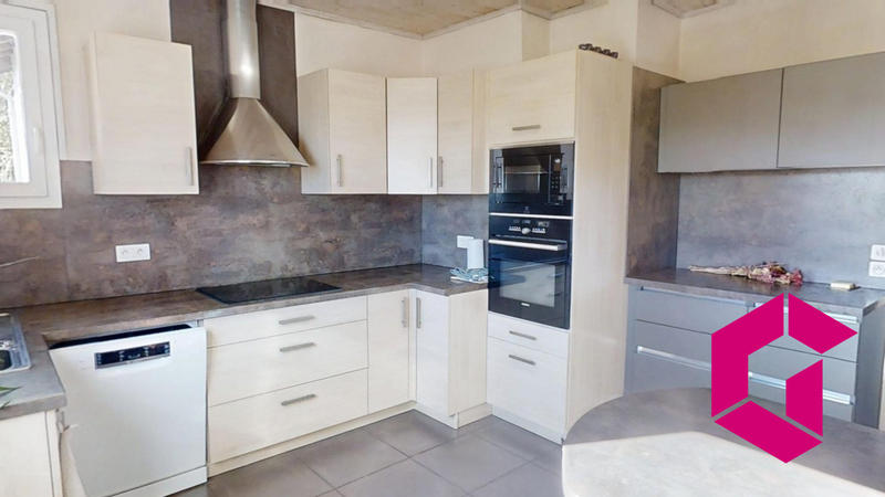 Villa - 171 m² - 10 pièces