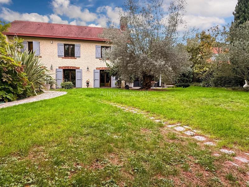 Maison - 291 m² - 9 pièces