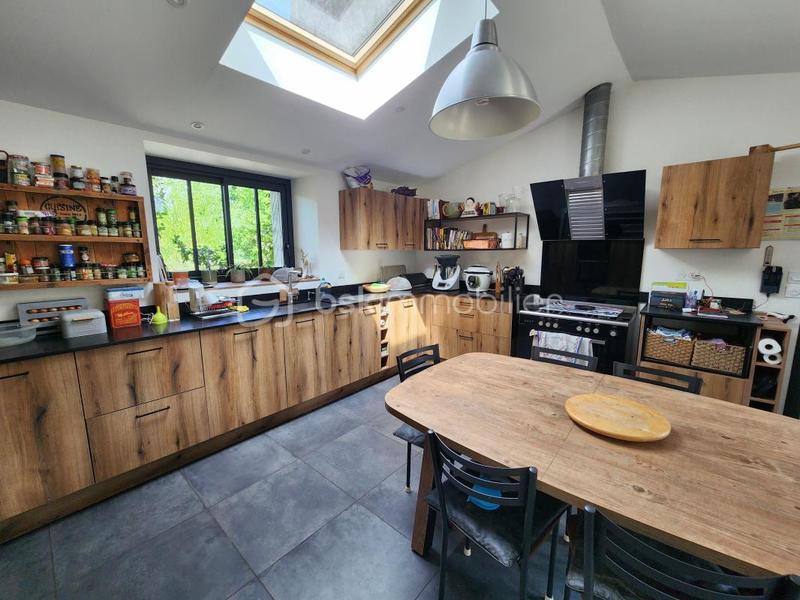 Maison en pierre - 250 m² - 7 pièces