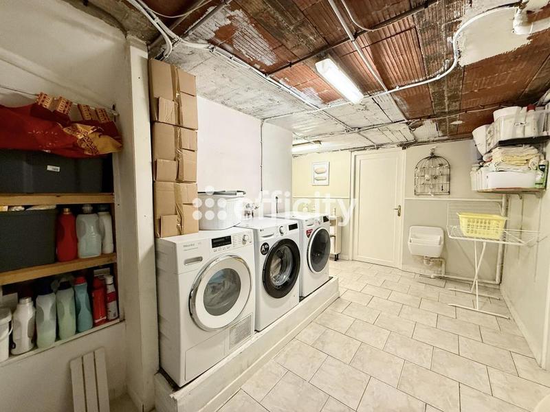 Pavillon - 179 m² - 9 pièces