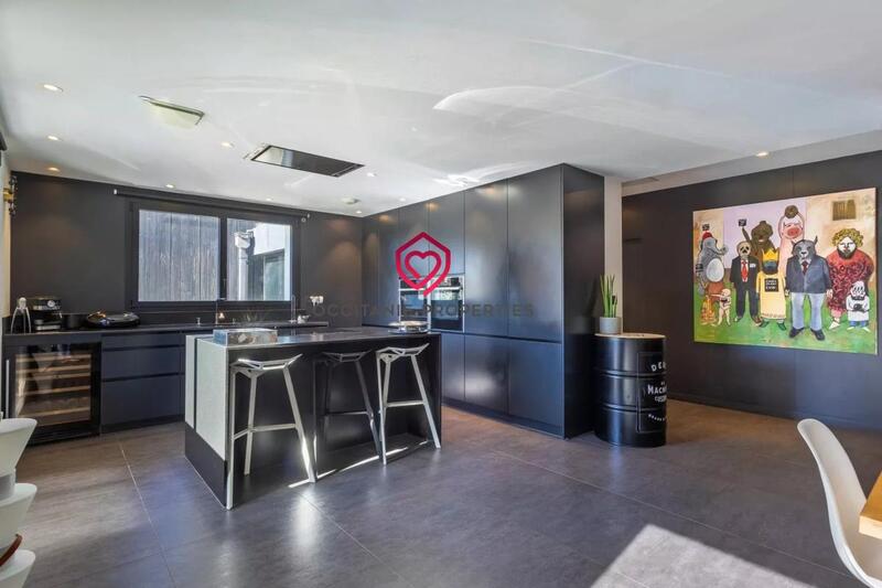 Villa - 246 m² - 6 pièces