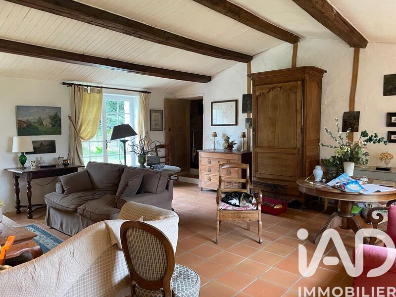 Maison - 240 m² - 12 pièces