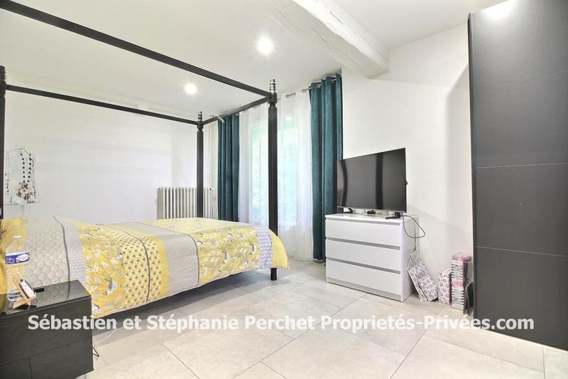 Maison - 233 m² - 8 pièces