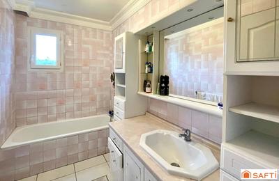 Maison - 168 m² - 8 pièces