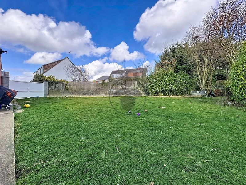 Maison - 96 m² - 5 pièces