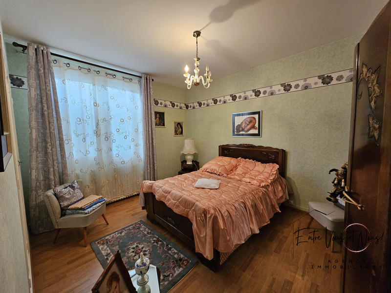 Maison - 313 m² - 13 pièces