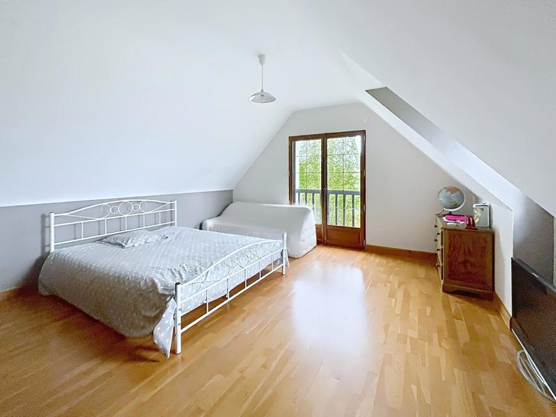 Maison - 220 m² - 7 pièces