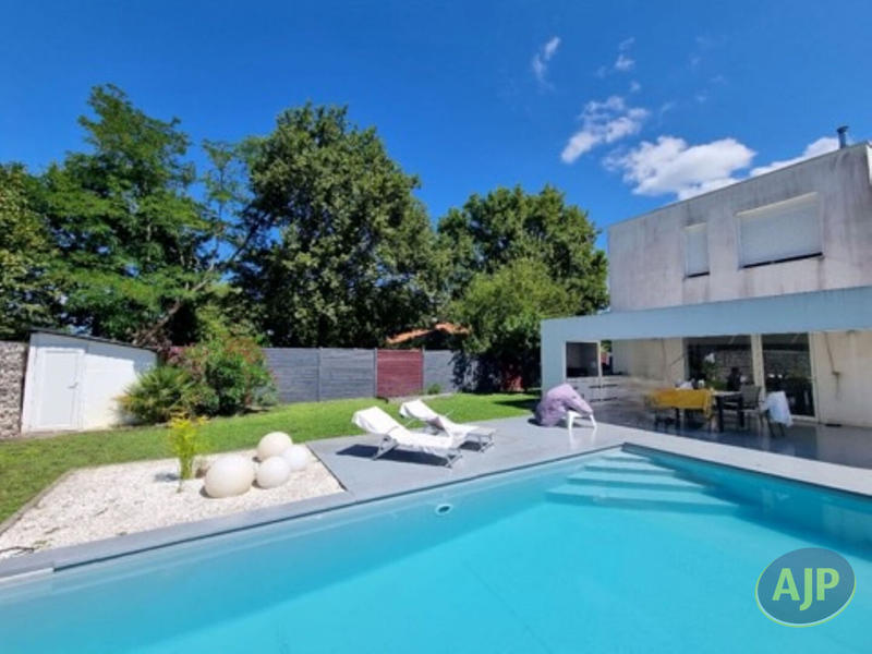 Maison - 140 m² - 5 pièces