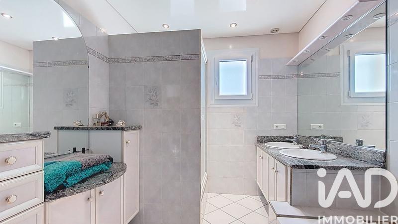 Maison - 180 m² - 5 pièces