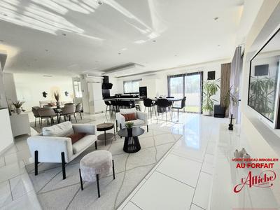 Maison - 170 m² - 5 pièces