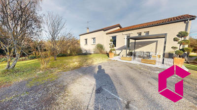 Maison traditionnelle - 243 m² - 5 pièces