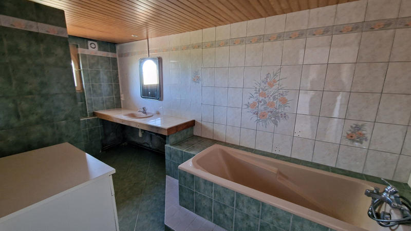 Maison - 240 m² - 8 pièces