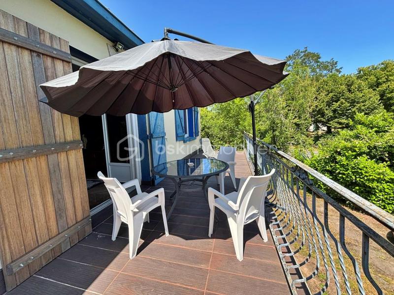 Maison - 240 m² - 9 pièces